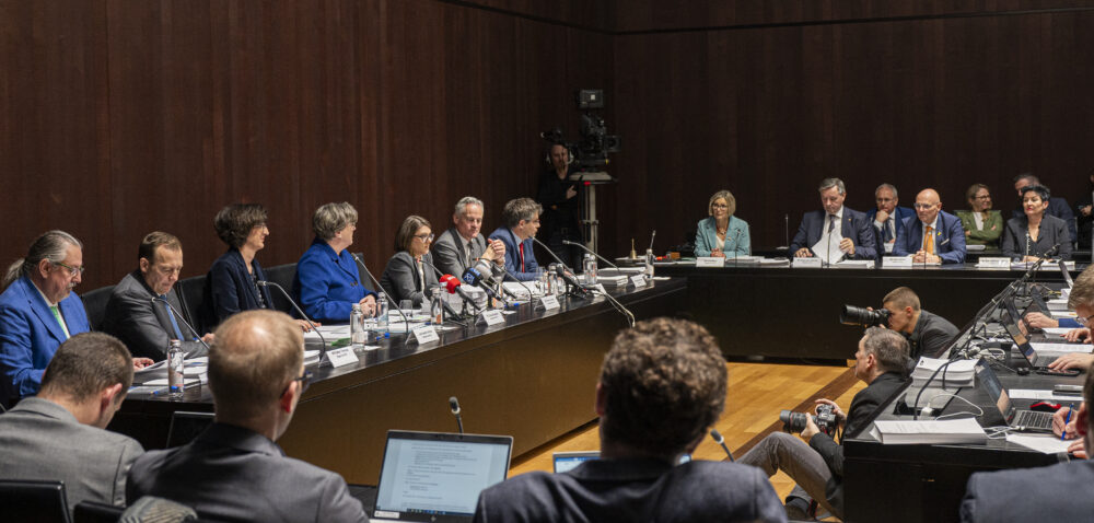 BERN, 20.12.2024 - Pressekonferenz zum Bericht der Parlamentarischen Untersuchungskommission (PUK ) zum Thema Credit Suisse. 



Foto: Parlamentsdienste / Pascal Mora