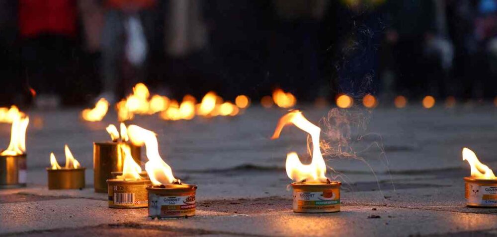 People attend a vigil marking the first anniversary of the liberation of the town of Bucha, amid Russia’s attack on Ukraine in Bucha, outside Kyiv, Ukraine March 31, 2023.  REUTERS/Kai Pfaffenbach